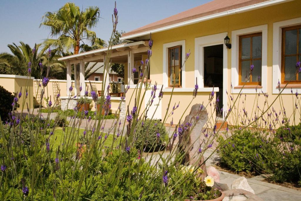 Cornerstone Guesthouse Swakopmund Exterior photo
